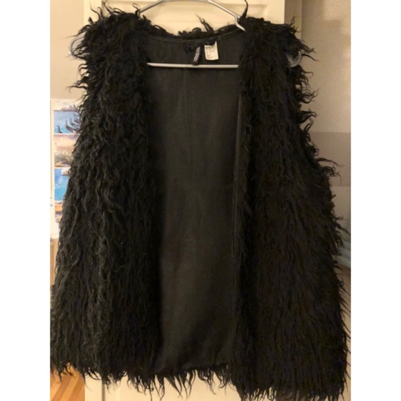 Black H&M furry vest Size 10 - Picture 2 of 5